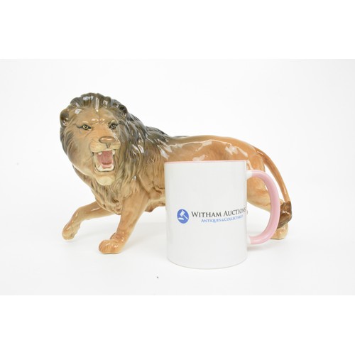 18 - Beswick large growling Male Lion in a standing position. Beswick stamp to underside. H:17cm L:28cm (... 