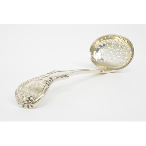 243 - x2 antique silver sugar spoons with pierced detailing. Hallmarked London. Approx gross weight 118g.