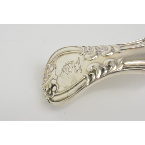 243 - x2 antique silver sugar spoons with pierced detailing. Hallmarked London. Approx gross weight 118g.