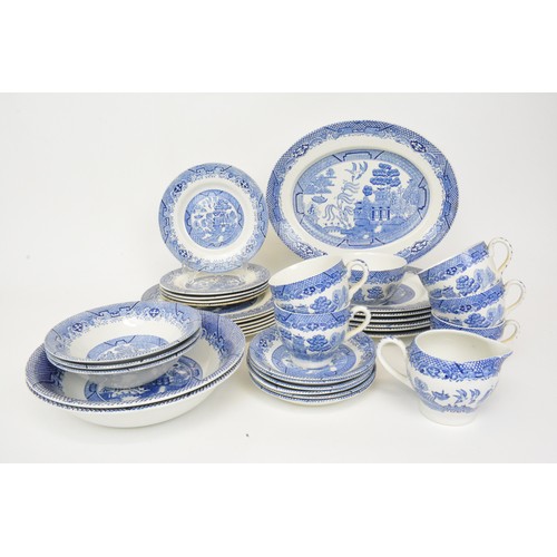 44 - A quantity of blue and white chinaware items of 'Willow' design