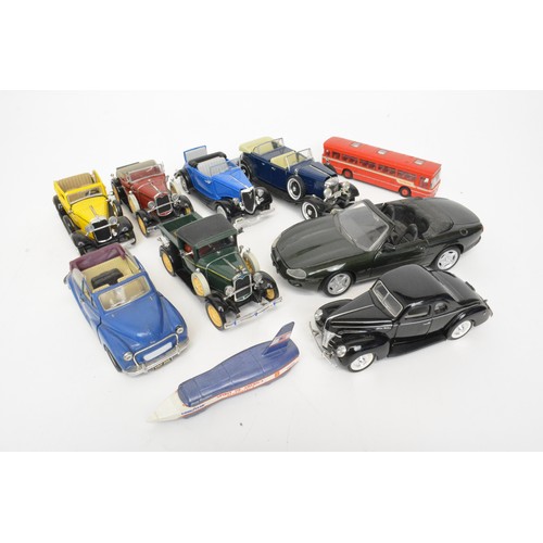 77 - large quantity of boxed/unboxed model vehicles including Vanguards together with selection of model ... 