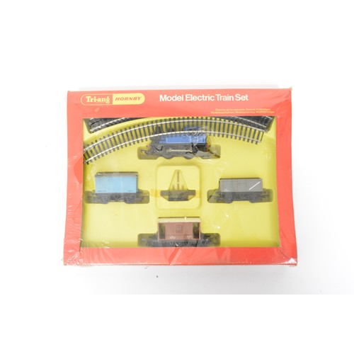 78 - Tri-ang Hornby Model Electric Train set together with boxed Tri-ang Hornby R.503 suburban freight se... 