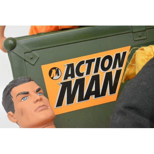 84 - Collection of Action Man figures and accessories to include 20 Action Men from 1992-1998, ammo box, ... 