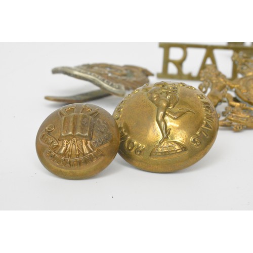 125 - Group of badges and buttons including,  Royal Corps of Signals button,  Blackwatch Pipers cap badge,... 