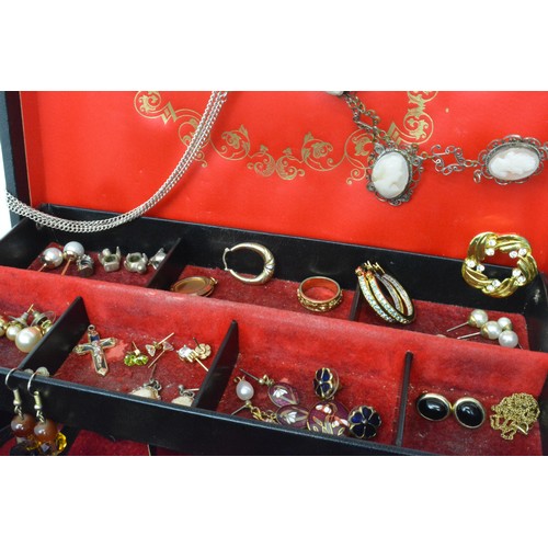 154 - Jewellery box containing mixed jewellery items to include watches, mystic topaz ring, amber ring, si... 