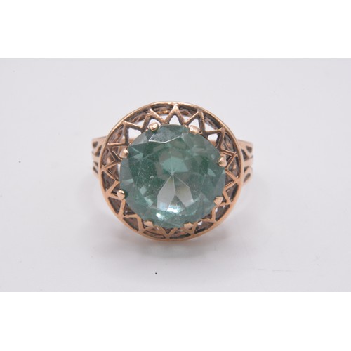 168 - 9ct yellow gold ring, green stone in claw setting with raised mount heart detailing, approx size P, ... 