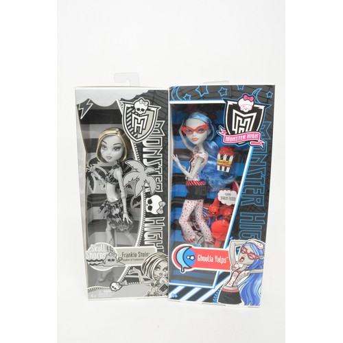 68 - Monster High Dolls in boxes, made by Mattel, X5 items.