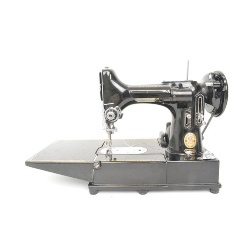 159 - Singer Featherweight model 22k, in original case, with key, instructions and accessories, in working... 