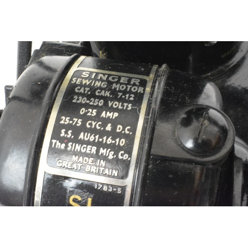 159 - Singer Featherweight model 22k, in original case, with key, instructions and accessories, in working... 