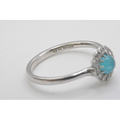 251 - 18ct gold ring with cabochon central blue/green stone, hallmarked. size N