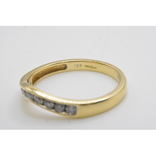 253 - 18ct gold and diamond ring, x9 round cut stones, DIA 0.33ct, hallmarked London 750, approx size P