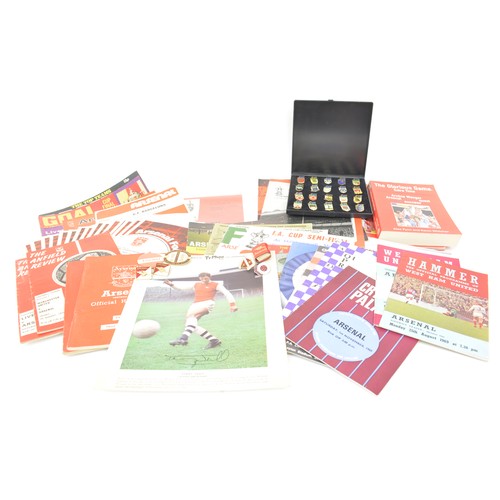 101 - Arsenal Football memorabilia items, including pin badges,  programs, handbooks some of which are sig... 