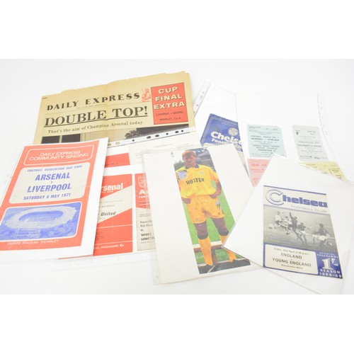 101 - Arsenal Football memorabilia items, including pin badges,  programs, handbooks some of which are sig... 