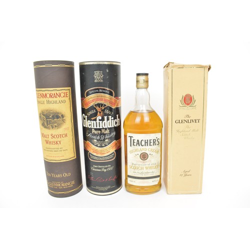 118 - Whisky group consisting boxed Glenlivet Aged 12 years 70 proof, Glenmorangie Single Highland Scotch ... 