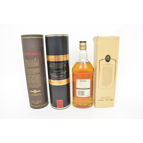 118 - Whisky group consisting boxed Glenlivet Aged 12 years 70 proof, Glenmorangie Single Highland Scotch ... 