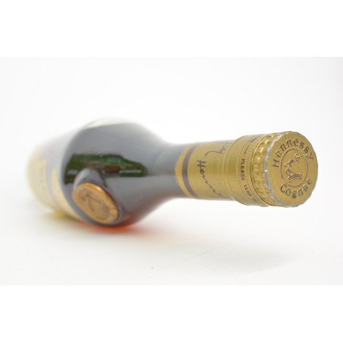 156 - One bt Hennessy VSOP Fine Champagne cognac,70cl,40%,1970s.