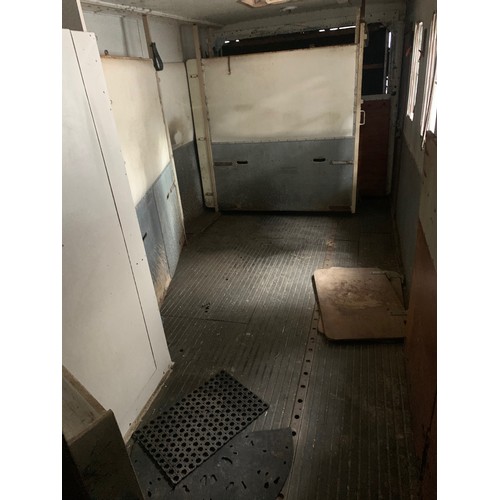 16 - Dodge 100 Classic ‘Commando’ Horse Box/Lorry, 1983, Blue with Twin Axle-rigid Body. A very impressiv... 