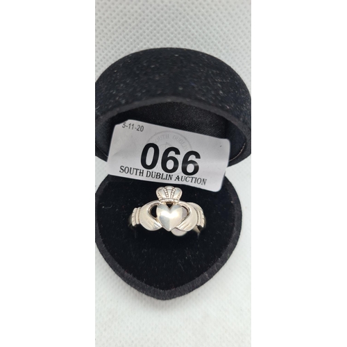 66 - Gents Irish Silver Claddagh ring Size Y