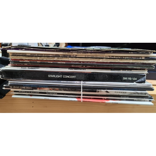 393 - Collection of Vinyl about 25 -30 pieces inc Beatles, Micheal Jackson, Meat loaf, Fleetwood mac, Eagl... 