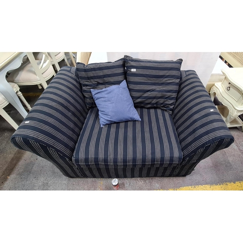 486 - Nice clean modern stripey 2 seater. Same house as the bedroom sets.