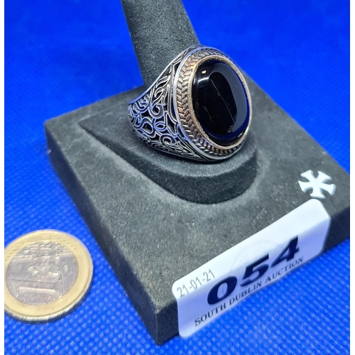 54 - Huge heavy Sterling Silver gents ring size 11. Super pierced band and a cabochon Black onyx stone.