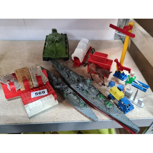 569 - Selection of vintage toys