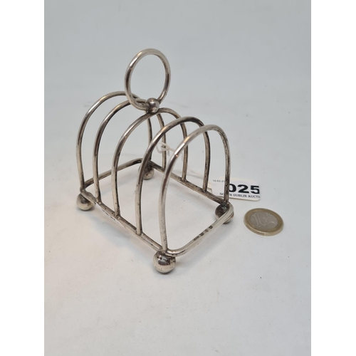 25 - Sterling silver toast rack. One small break in one joint