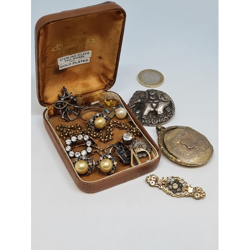 381 - Small box of good vintage jewellery including silver and possibly gold items