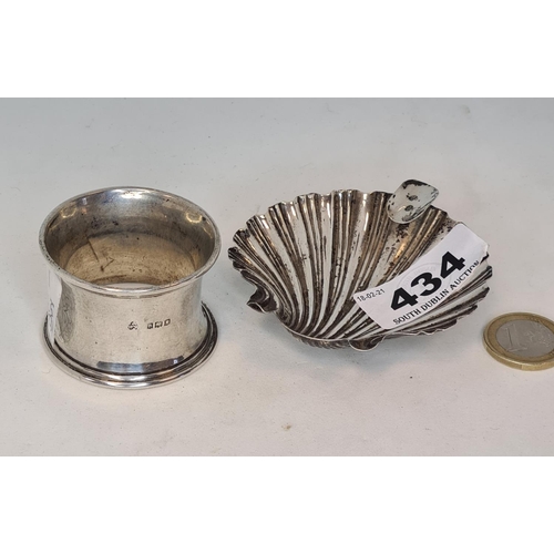 434 - Sterling silver napkin ring and an 800 silver shell ashtray (2) 41g