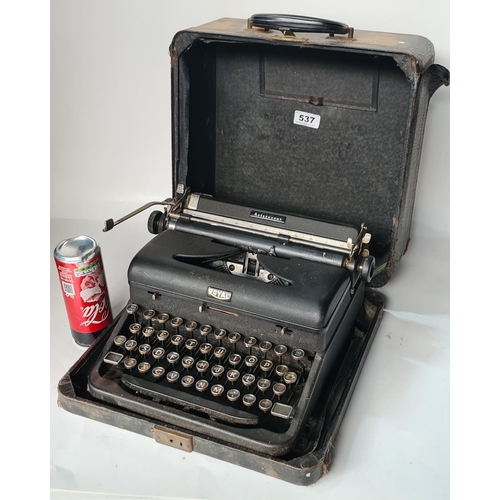 537 - Vintage Royal Aristocrat typewriter.