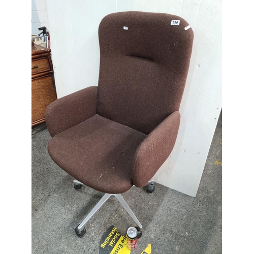 550 - Brown retro chair on wheels