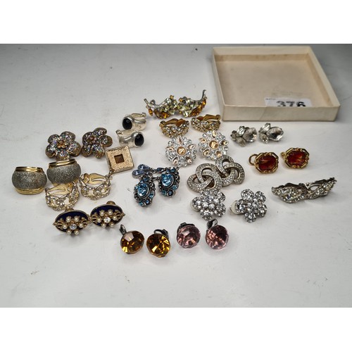 376 - Good Box of highly jewelled earinsg. Super lot