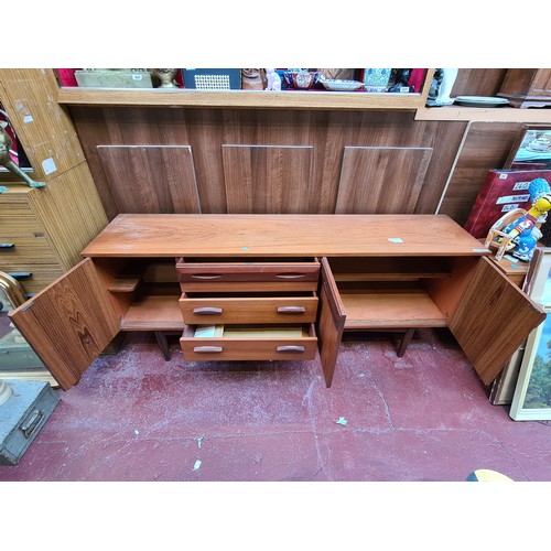 258 - Mid Century modern sideboard / low storage-vanity unit. Great retro look. Measuring 183cm high x 67c... 