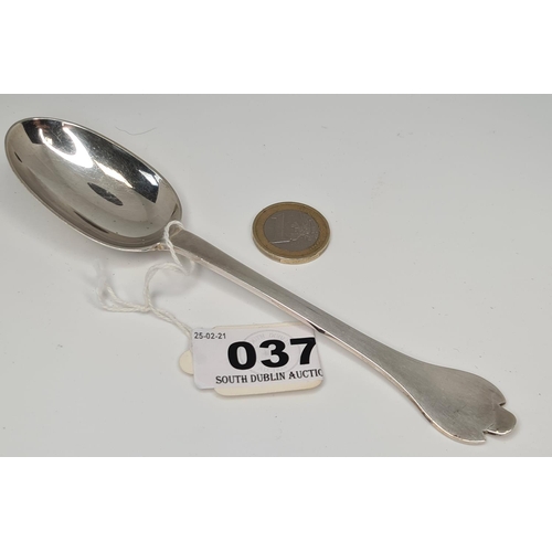 37 - Heavy large tea spoon with rats tail finish and London hallmarks 40g. Images of marks to follow.