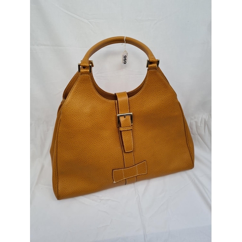 60 - Via Borgospesso shoulder bag in orange. Genuine leather, made in Italy and in excellent condition.