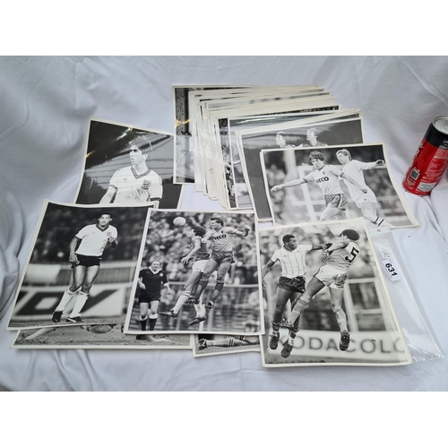 631 - Good selection of 1970s/198os Black and white Football pictures These Are professional journalists p... 