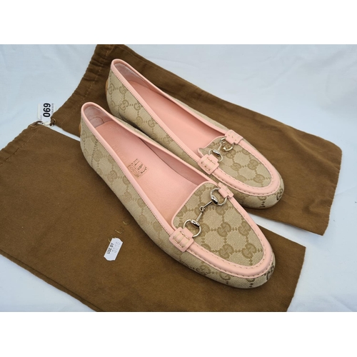 69 - Gucci loafers in women's size six with signature stitched GG emblem and bit-shaped decoration. Pink ... 