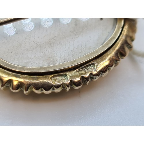 33 - Georgian 9ct gold brooch with a space in the rear for hair or a picture of your loved one.
