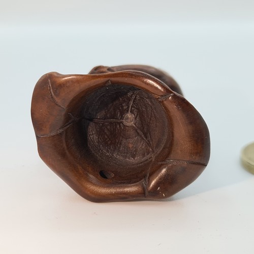 170 - Super antique  boxwood double frog netsuke. Signed by the artist.