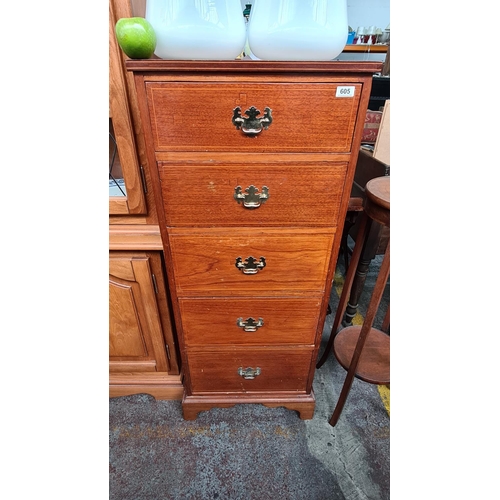 605 - Victorian tall boy with five graduated drawers. Mm: 129 cm x 53 cm x 50 cm