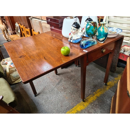 610 - Victorian drop leaf table with single drawer. 76 cm x 160 cm when fully extended x 80 cm wide.