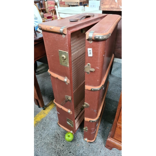 616 - Large vintage travelling case. Irish made. Mm: 94 cm long x 53 cm x 31cm.