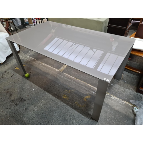 581 - Italian made, excellent quality glass-topped table with additional hidden pull out leaf. Very heavy.... 