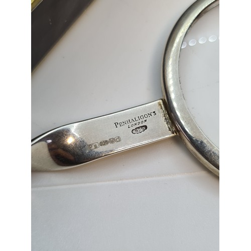 373 - Penhaligon's London, Sterling Silver Magnifying glass With a long sterling Silver chain. Lovely qual... 