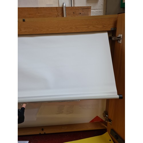 78 - Large teachers's aid. Wooden cabinet containing a roll-down projector screen, whiteboard screen, lar... 