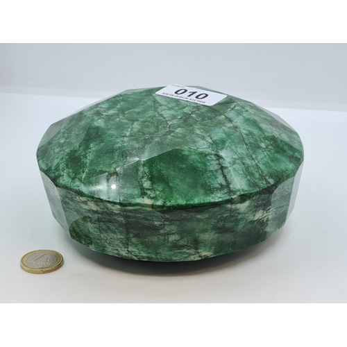 10 - An amazing 12,665 carat natural Emerald. Weights 2534G. An incredible huge natural Stone, Natural pr... 