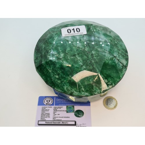 10 - An amazing 12,665 carat natural Emerald. Weights 2534G. An incredible huge natural Stone, Natural pr... 