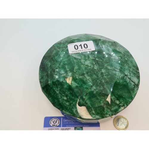 10 - An amazing 12,665 carat natural Emerald. Weights 2534G. An incredible huge natural Stone, Natural pr... 