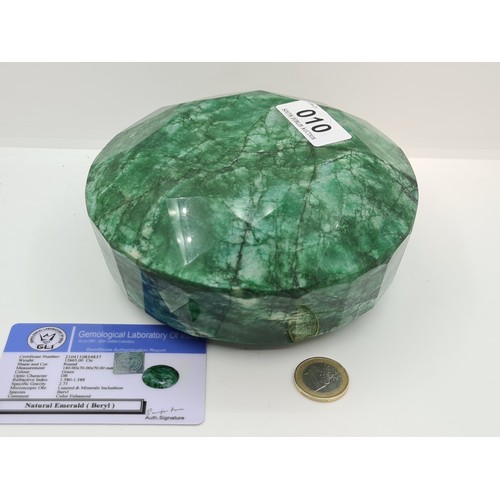 10 - An amazing 12,665 carat natural Emerald. Weights 2534G. An incredible huge natural Stone, Natural pr... 