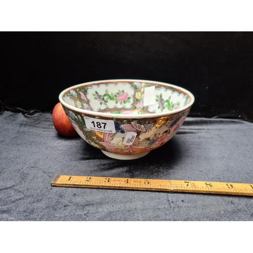 187 - Handpainted antique famille rose Chinese bowl. Beautifully decorative, with a 4 charachter reign mar... 